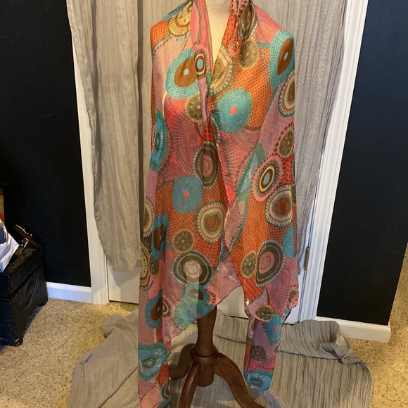 Lovely Medallion Scarf/Wrap Purchased in Portugal - Picture 2 of 4